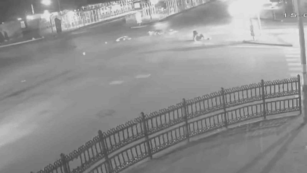 Sakarya&rsquo;da 1 kişinin hayatını kaybettiği kaza anı g&uuml;venlik kamerasına yansıdı
