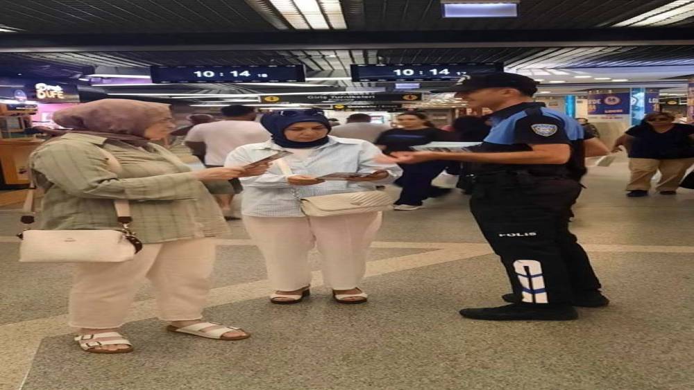 Bursa&rsquo;da polis ekiplerinden vatandaşlara g&uuml;venlik bilgilendirmesi
