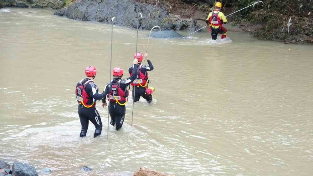 Giresun&rsquo;da selde kaybolan 2 kişiyi arama &ccedil;alışmaları s&uuml;r&uuml;yor
