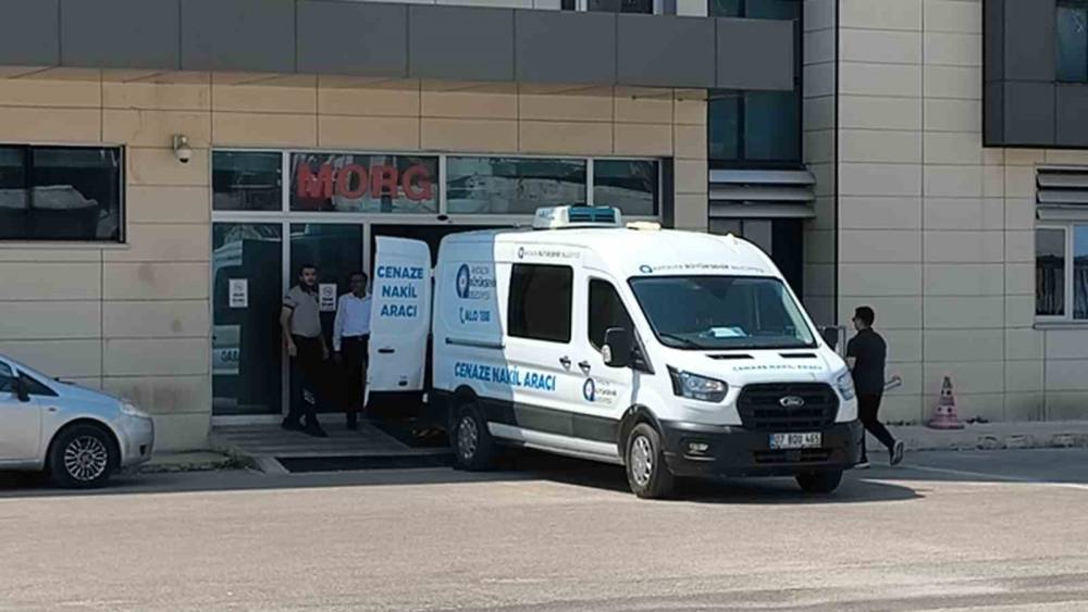 Feci kazada hayatını kaybeden &ccedil;iftin cenazeleri yakınları tarafından teslim alındı
