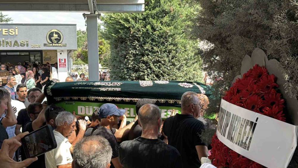 D&uuml;zce&rsquo;de sevilen doktorun cenaze namazını kuzeni kıldırdı
