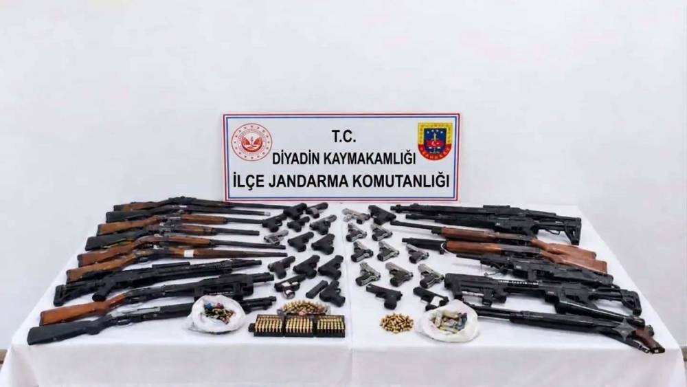 Diyadin&rsquo;de silah ka&ccedil;ak&ccedil;ılığına b&uuml;y&uuml;k darbe: 28 adrese eş zamanlı operasyon
