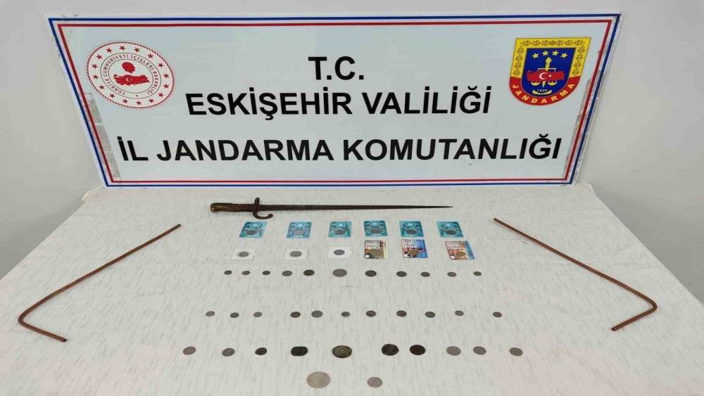 Satılmaya hazırlanan tarihi eserler ele ge&ccedil;irildi
