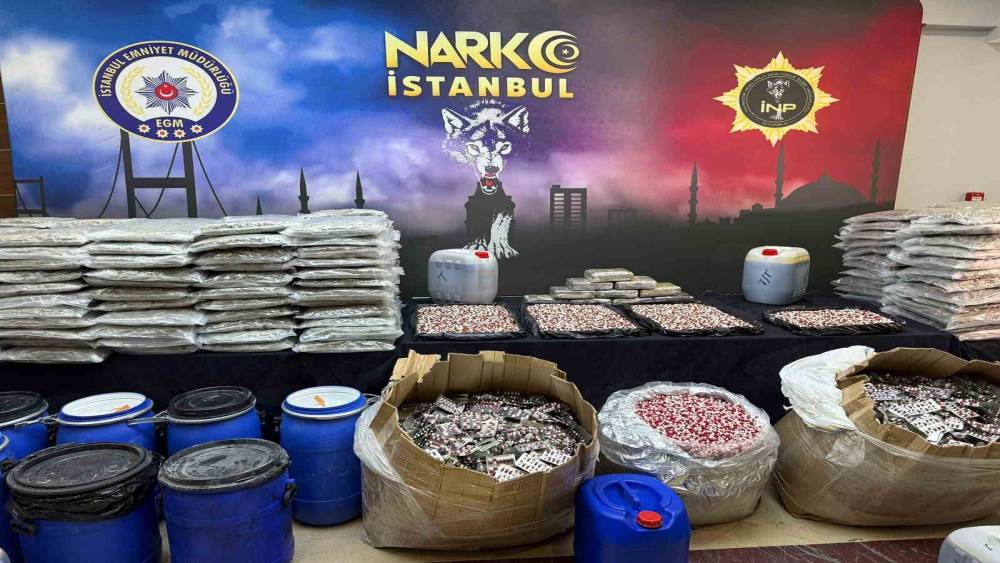 İstanbul&rsquo;da uyuşturucu tacirlerine y&ouml;nelik art arda operasyonlar; Son bir ayda 1 bu&ccedil;uk ton uyuşturucu madde ele ge&ccedil;irildi: 46 g&ouml;zaltı
