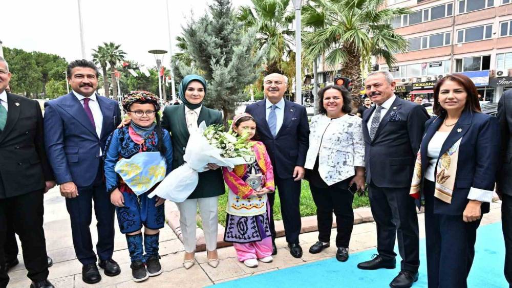 Aile ve Sosyal Hizmetler Bakanı G&ouml;ktaş Denizli Valiliğine ziyaret etti

