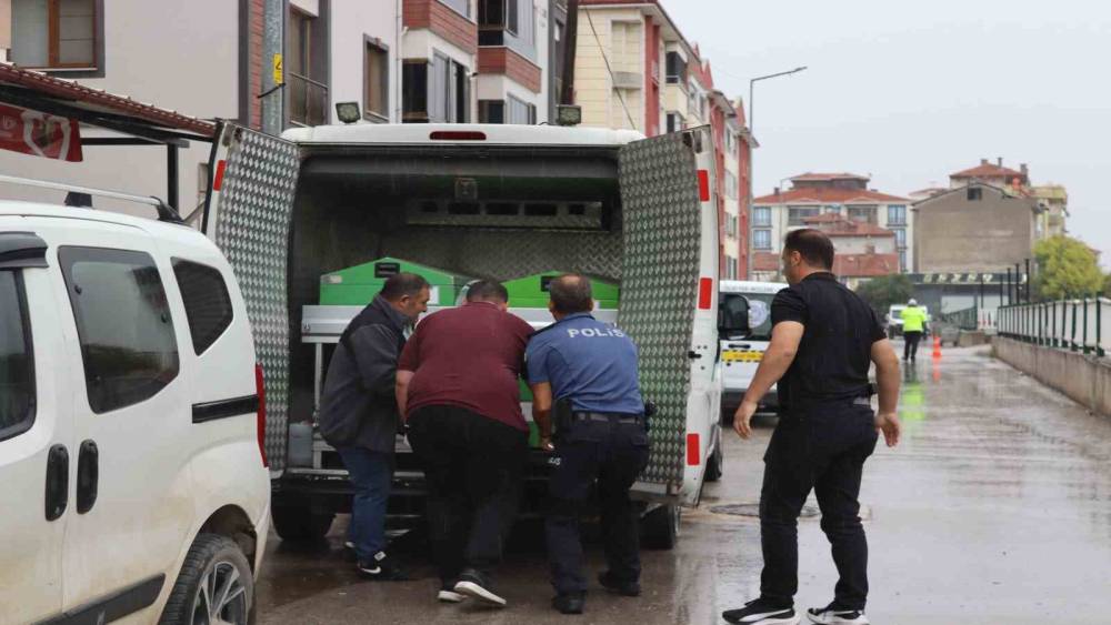 &Ccedil;orum&rsquo;da kadın cinayeti: Eski eşini silahla &ouml;ld&uuml;r&uuml;p intihar etti
