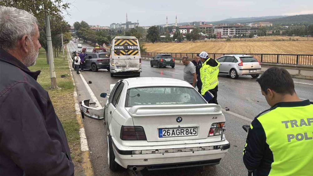 Eskişehir&rsquo;de 7 ara&ccedil;lı zincirleme kaza: 1 yaralı

