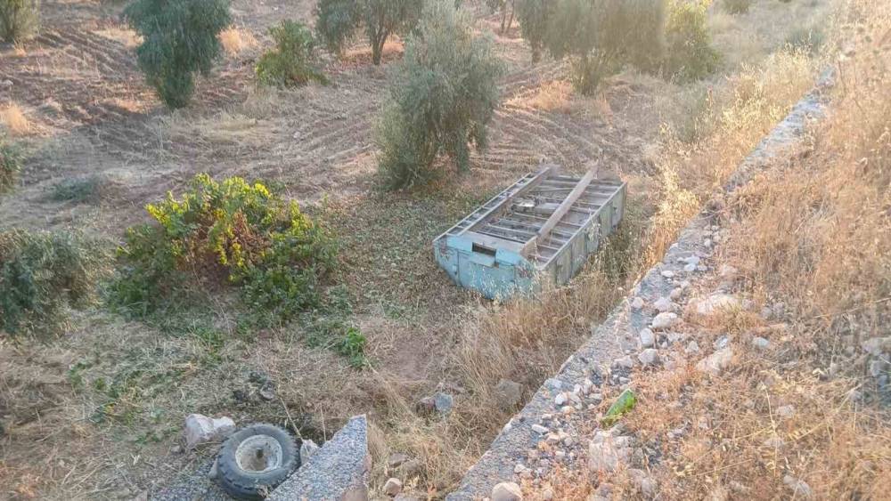 Fıstık y&uuml;kl&uuml; trakt&ouml;r devrildi: 1 ağır yaralı
