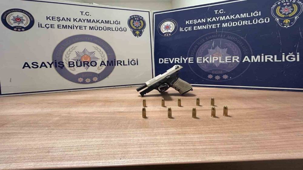 Keşan&rsquo;da tabancayla yakalanan ş&uuml;pheli g&ouml;zaltına alındı
