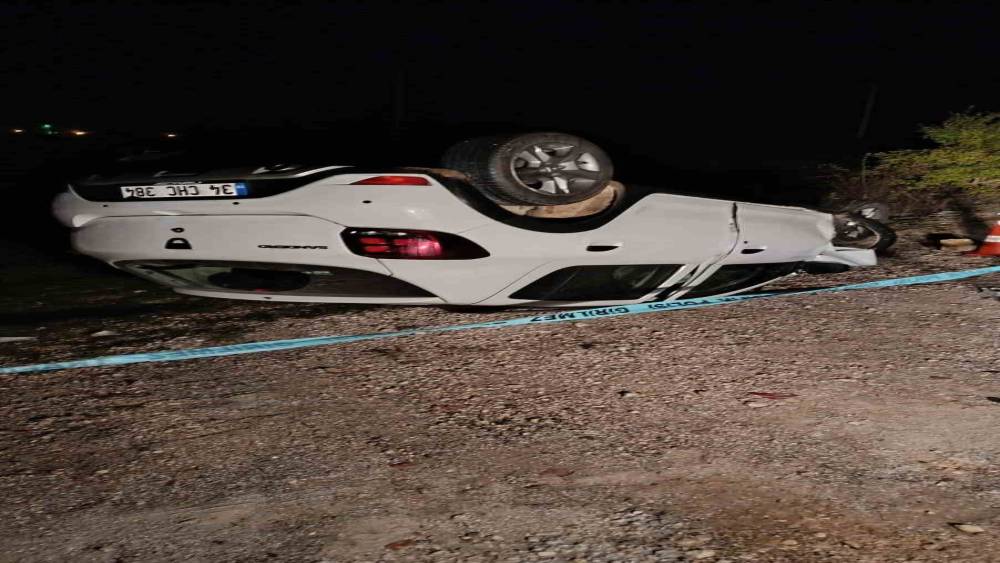 Takla atan otomobilin s&uuml;r&uuml;c&uuml;s&uuml; yaralandı
