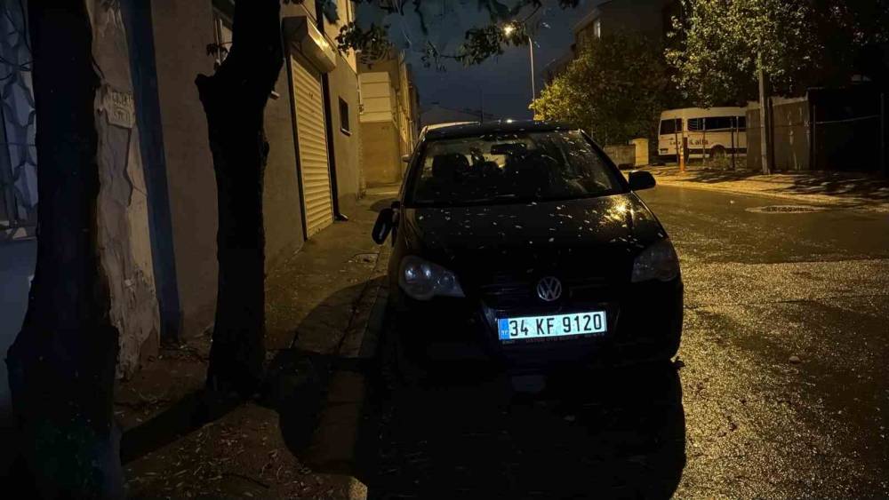 Odunpazarı&rsquo;nda park halindeki iki aracın kırık dikiz aynaları dikkat &ccedil;ekti

