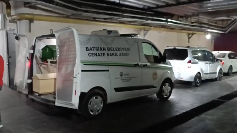 Batman&rsquo;da kızını &ouml;ld&uuml;r&uuml;p k&ouml;m&uuml;rl&uuml;kte saklayan baba cezaevinde hayatını kaybetti
