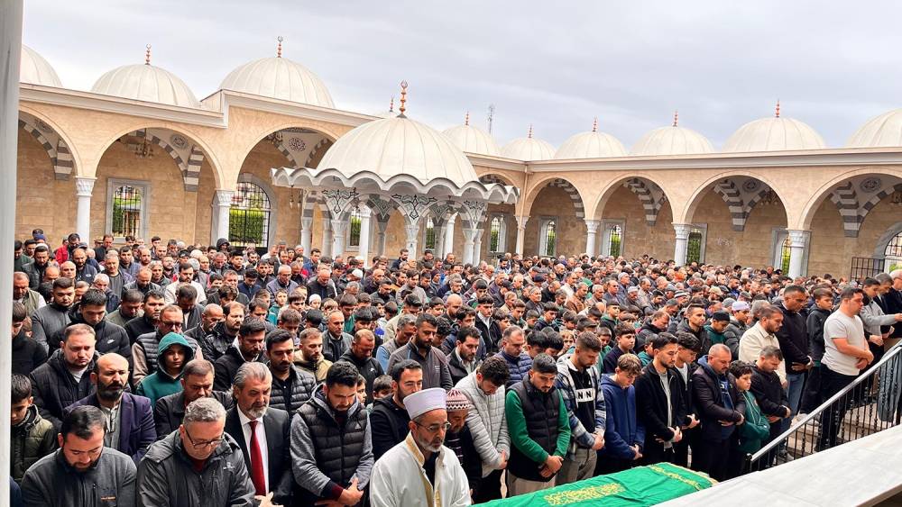 Kalbine yenilen 15 yaşındaki &ccedil;ocuk son yolculuğuna uğurlandı
