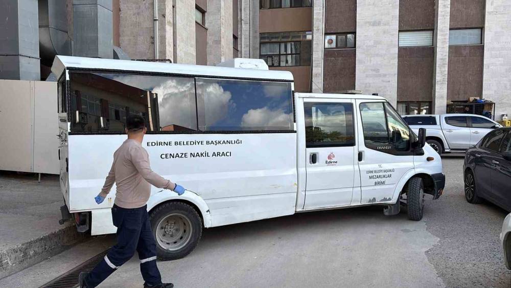 Meri&ccedil; Nehri&rsquo;nde kayıp 2 &ccedil;ocuk aranırken par&ccedil;alanmış bir ceset bulundu
