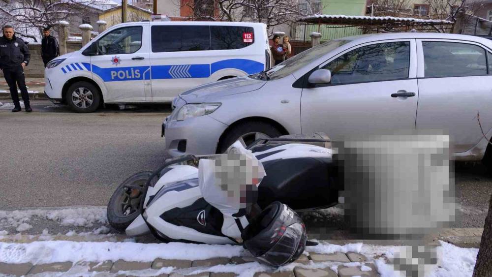 Karaman&rsquo;da otomobille motokurye &ccedil;arpıştı: 1 yaralı
