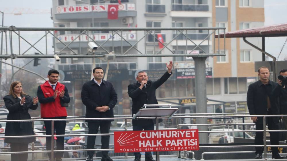 CHP lideri &Ouml;zg&uuml;r &Ouml;zel: "20 bin TL&rsquo;yi bir asgari &uuml;crete, 28 bin TL&rsquo;ye &ccedil;ıkarmak muhalefetin ellerinde"
