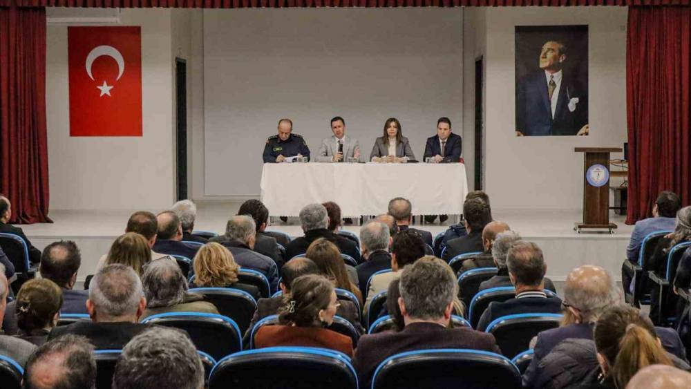 Eğitim ortamları ve okul g&uuml;venliği i&ccedil;in toplanıldı
