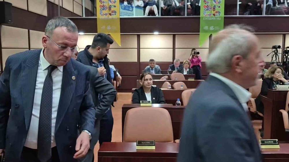 Eskişehir B&uuml;y&uuml;kşehir Belediyesi Meclisi&rsquo;nde ESKİ gerginliği
