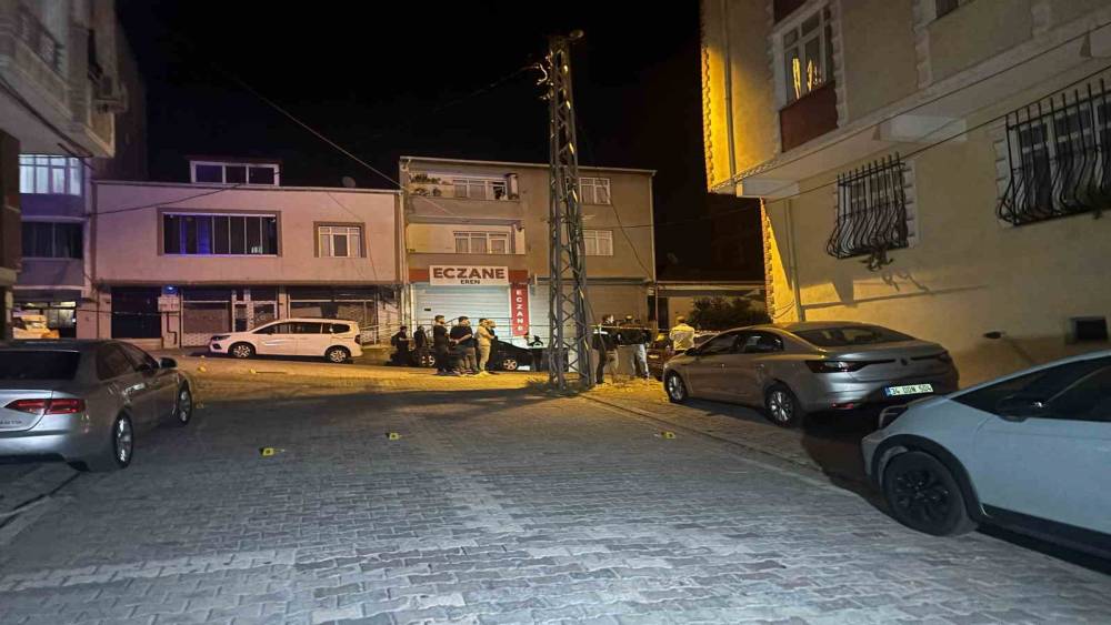 Esenyurt&rsquo;ta iki grup arasında silahlı &ccedil;atışma kamerada
