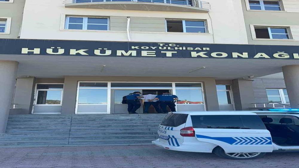 Aranan 3 firari h&uuml;k&uuml;ml&uuml; Koyulhisar il&ccedil;esinde yakalandı
