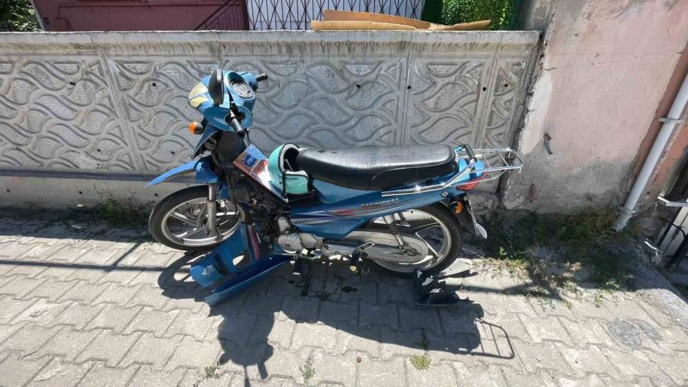Karaman&rsquo;da ciple &ccedil;arpışan motosikletli yaralandı
