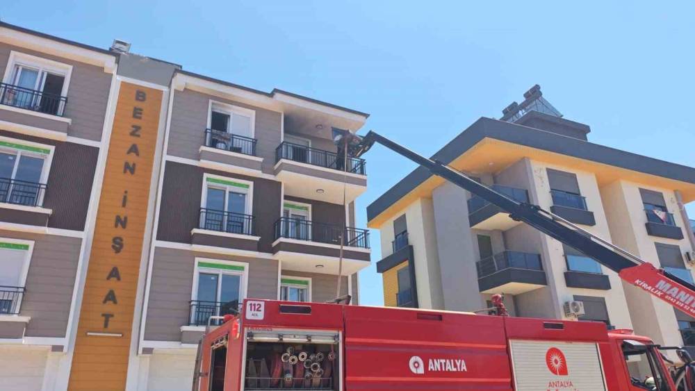 Apartman dairesindeki yangın korkuttu
