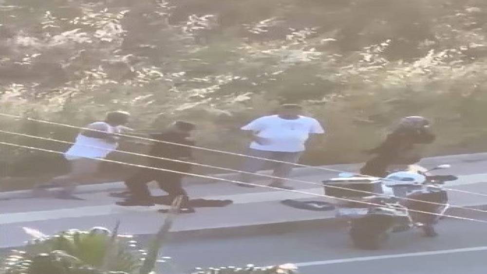 Mersin&rsquo;de &uuml;st aramasında polislere direnen şahıslar ile polisler arasında arbede
