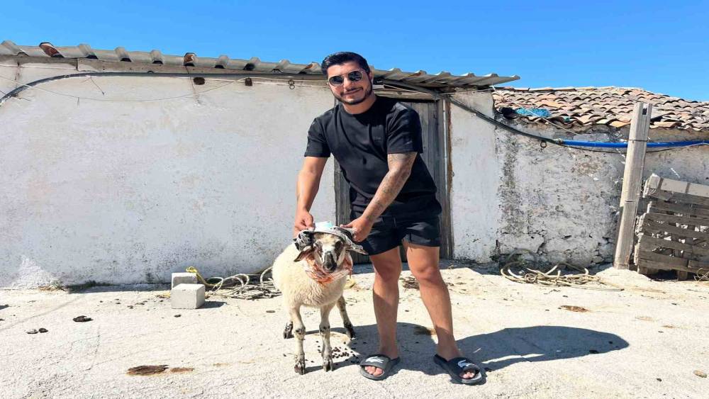 Ehliyetine 5 yıl sonra kavuştu, sevincini kurban keserek kutladı
