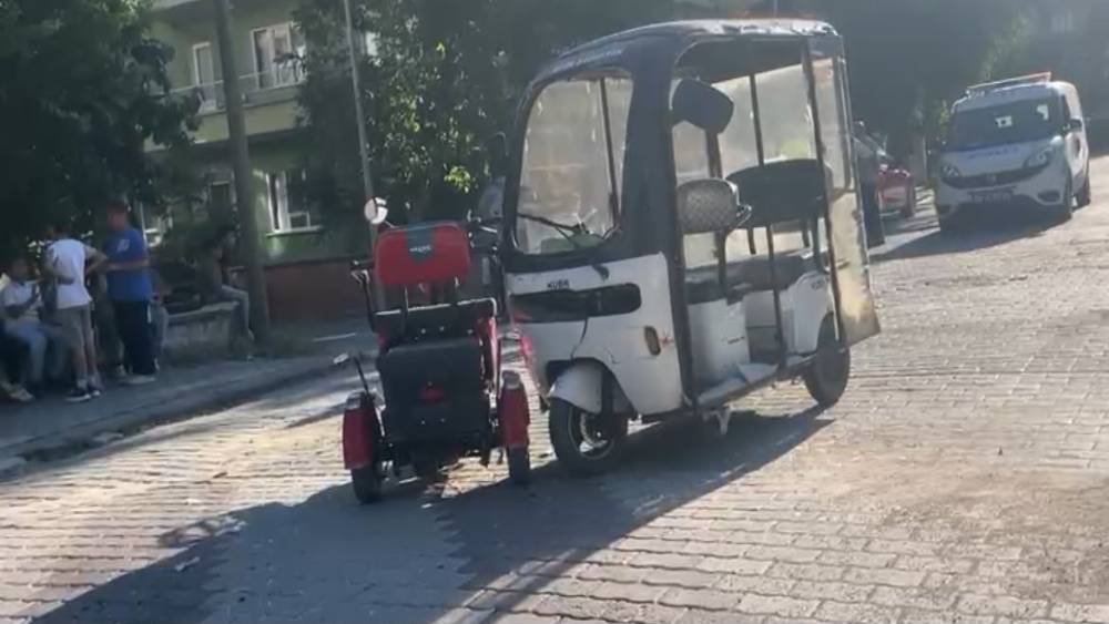 Engelli aracı ile elektrikli bisiklet &ccedil;arpıştı, 1 yaralı
