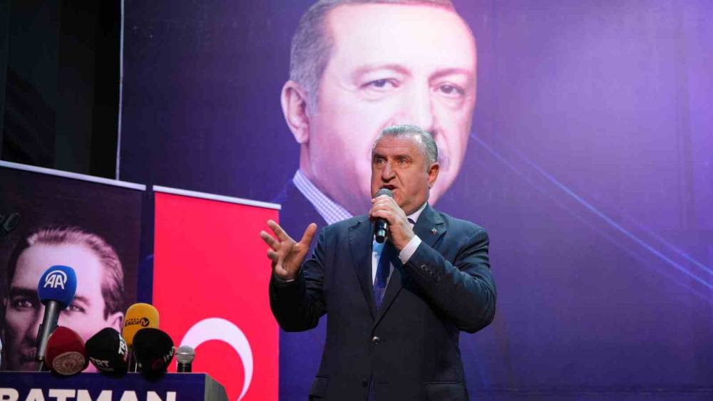 Bakan Bak: "Her şey gen&ccedil;ler i&ccedil;in, Batman&rsquo;a yatırımlarımız s&uuml;recek"
