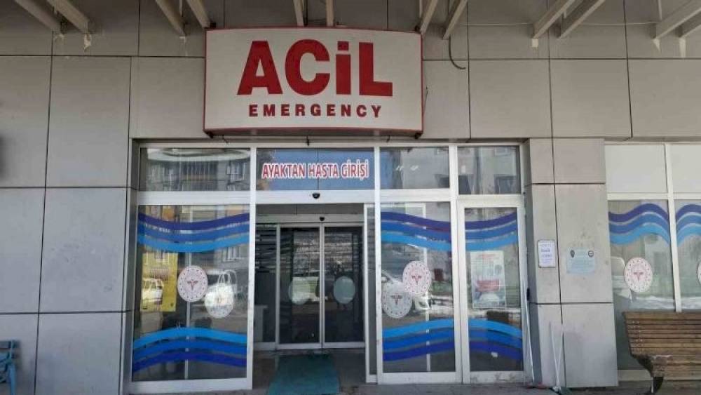 G&ouml;lbaşı&rsquo;nda motosiklet takla attı: 2 yaralı
