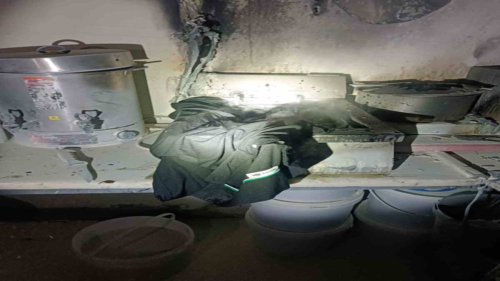 Alanya&rsquo;da restoranın mutfak b&ouml;l&uuml;m&uuml;nde &ccedil;ıkan yangın b&uuml;y&uuml;meden s&ouml;nd&uuml;r&uuml;ld&uuml;
