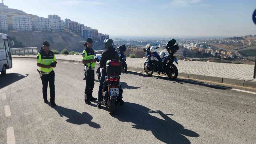 Jandarma ekipleri motosiklet ve okul servislerine y&ouml;nelik denetimlerini artırdı
