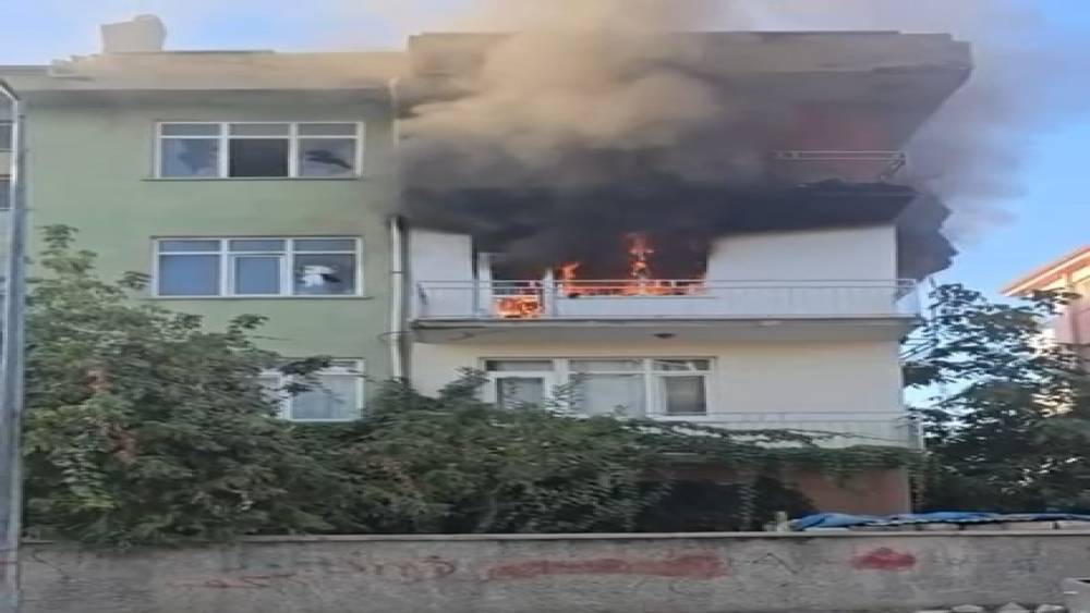 Elazığ&rsquo;da ev yangını

