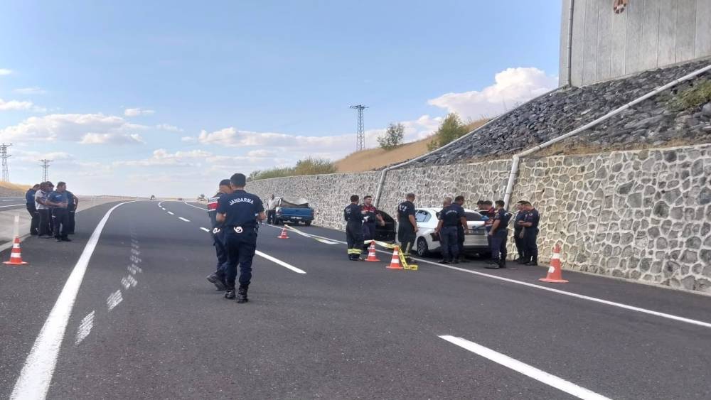 Hayrabolu&rsquo;da seyir halindeki otomobile silahlı saldırı: 1 &ouml;l&uuml;
