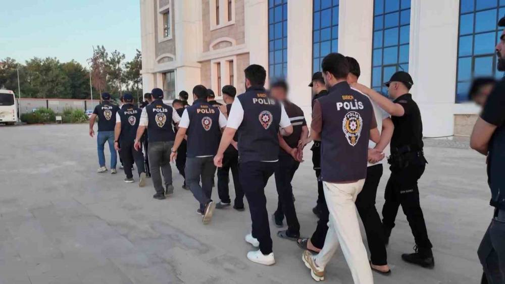 Adıyaman&rsquo;da yasa dışı bahis operasyonunda 15 kişi tutuklandı
