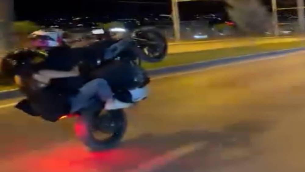 Malatya&rsquo;da motosikletle tehlikeli yolculuk kamerada
