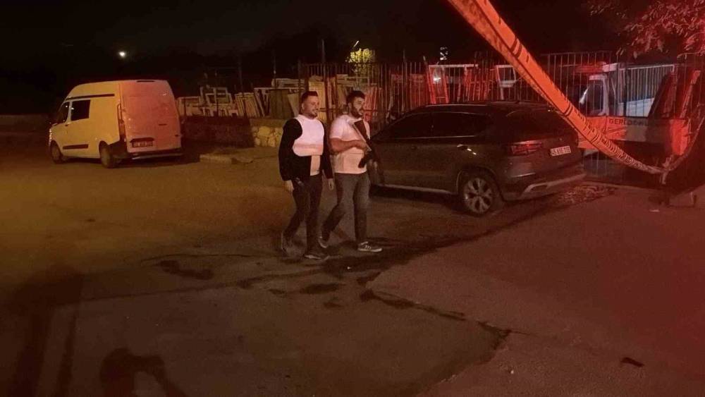 Y&uuml;ksek sesli m&uuml;zik tartışması silahlı &ccedil;atışmaya d&ouml;n&uuml;şt&uuml;: 5 yaralı
