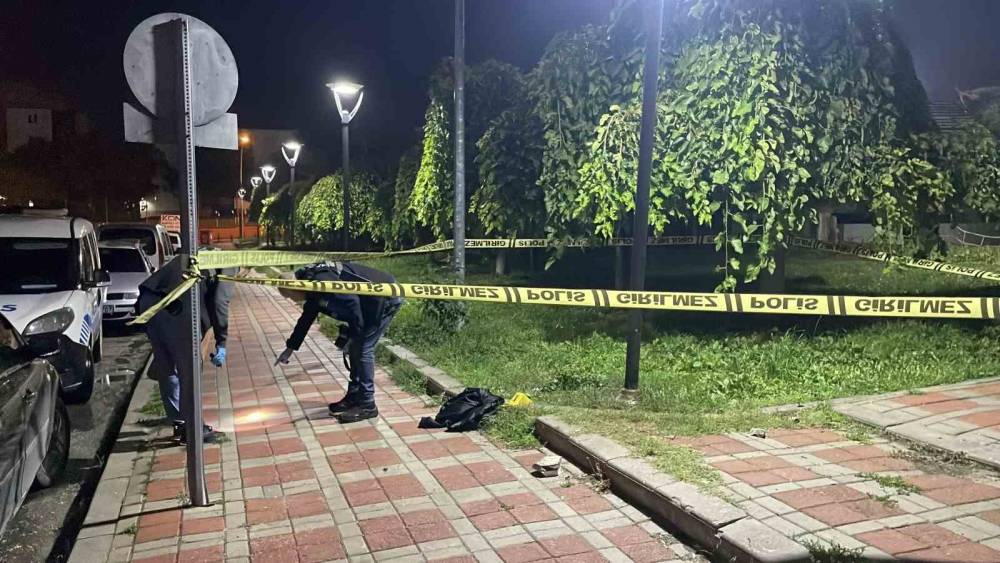 Karaman&rsquo;da parkta bı&ccedil;aklı kavga: 2 &ccedil;ocuk ağır yaralandı
