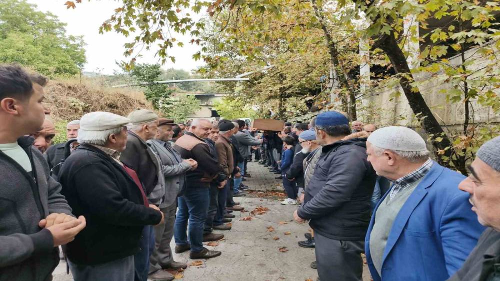 Kalp krizi ge&ccedil;iren 11 yaşındaki Hamza, son yolculuğuna uğurlandı
