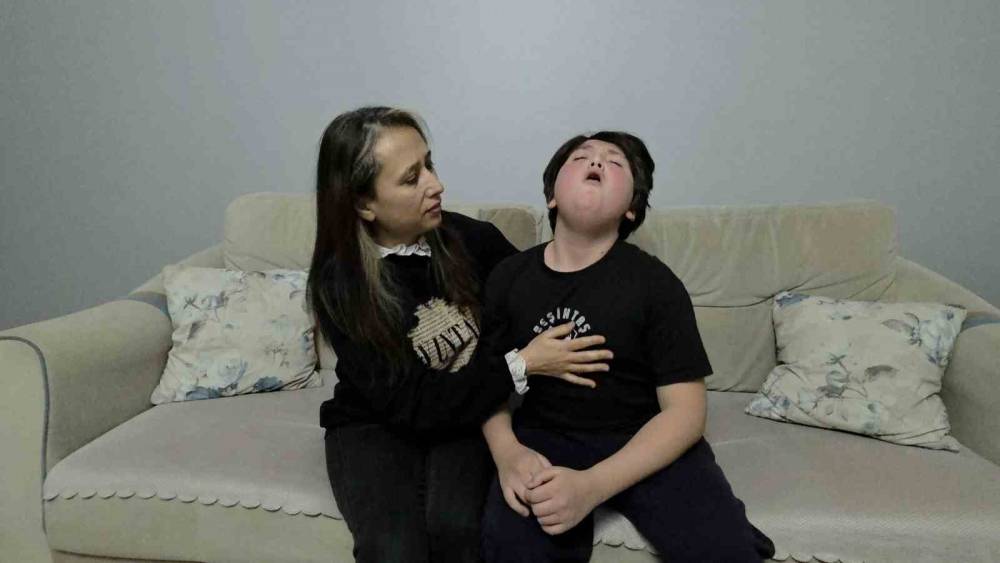 12 yaşındaki &ccedil;ocuk 8 yıldır &ouml;ks&uuml;r&uuml;yor
