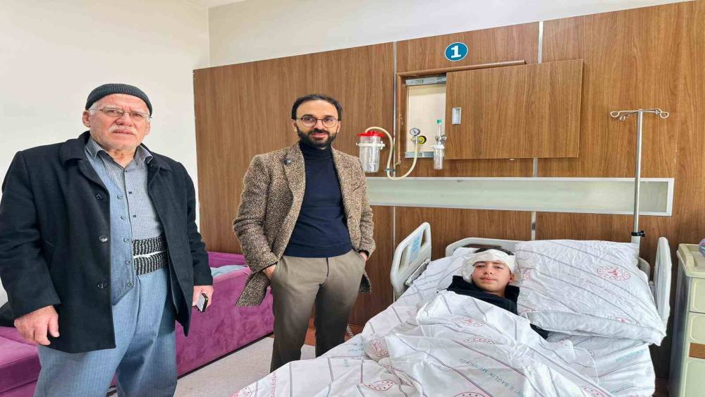 Burun akıntısı şikayetiyle hastaneye gitti, kafa tabanına ulaşan kitle &ccedil;ıktı
