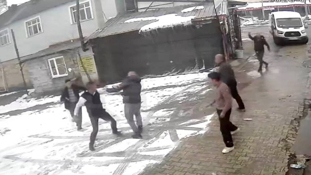 Elazığ&rsquo;daki kavga, tuvaletini duvara yapan yolcu nedeniyle &ccedil;ıkmış
