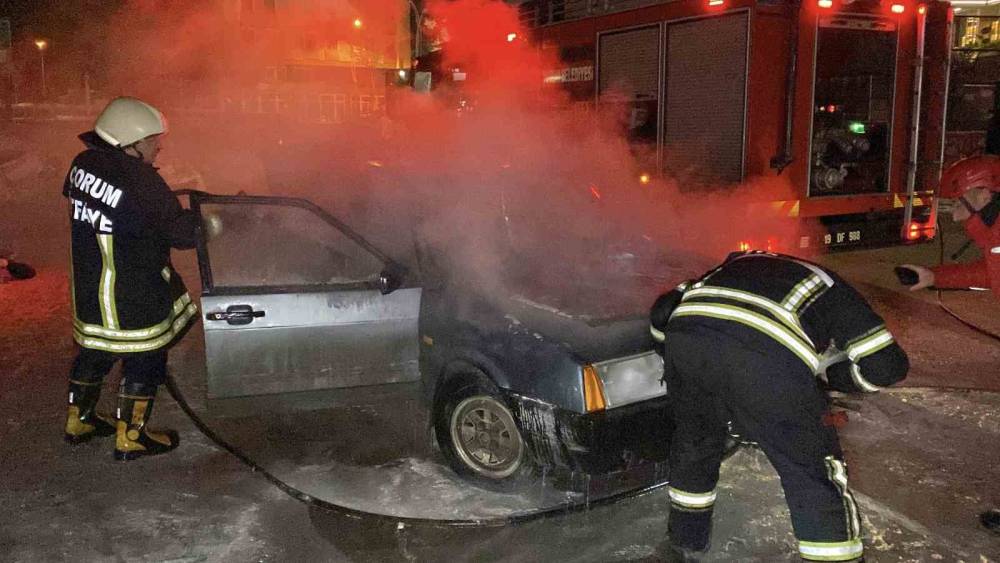 Otomobili k&uuml;le d&ouml;nmekten itfaiye kurtardı
