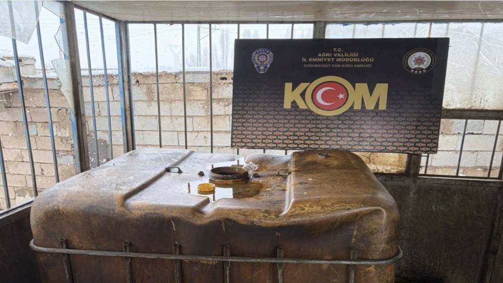 Ağrı&rsquo;da 5 bin litre ka&ccedil;ak akaryakıt ve 499 sikke ele ge&ccedil;irildi
