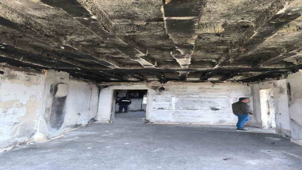 Şarj esnasında patlayan telefon, evi k&uuml;le &ccedil;evirdi
