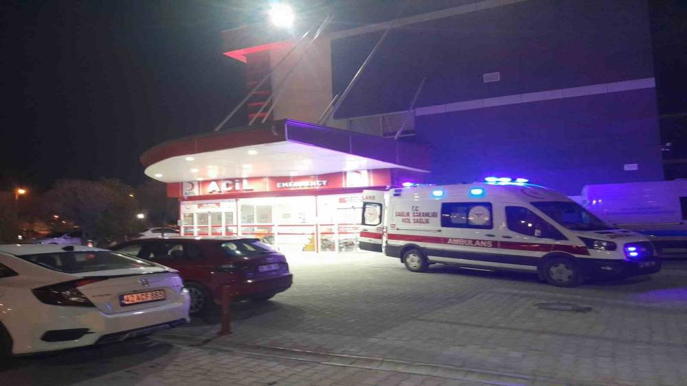 Karapınar&rsquo;da iki otomobil &ccedil;arpıştı: 4 yaralı
