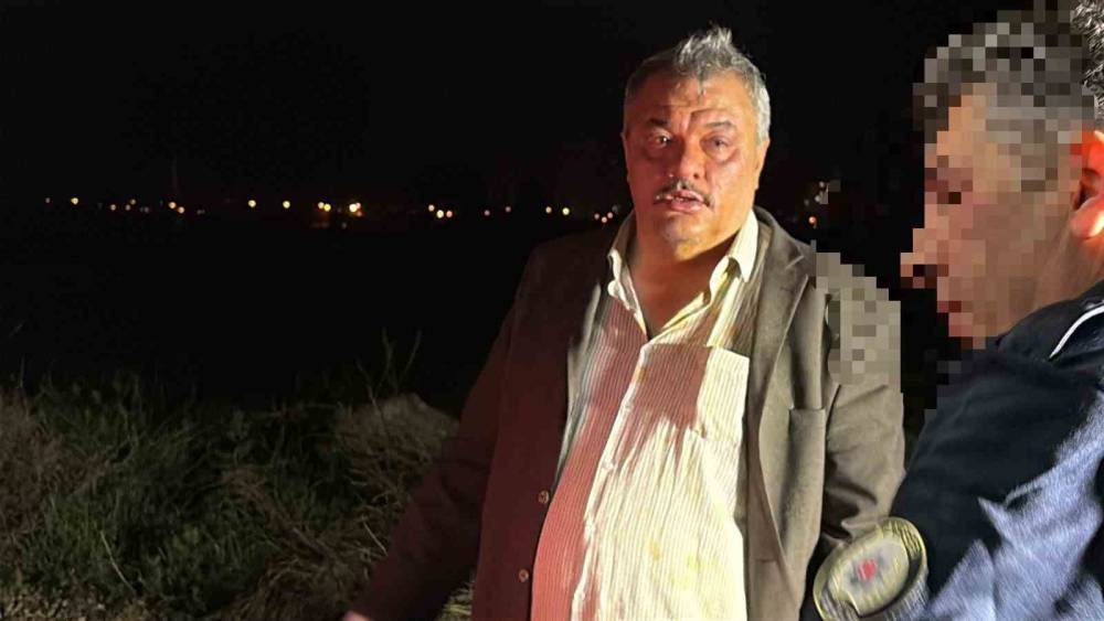 Polisten ka&ccedil;an alkoll&uuml; s&uuml;r&uuml;c&uuml;, polis aracında bineceği yeri beğenmedi
