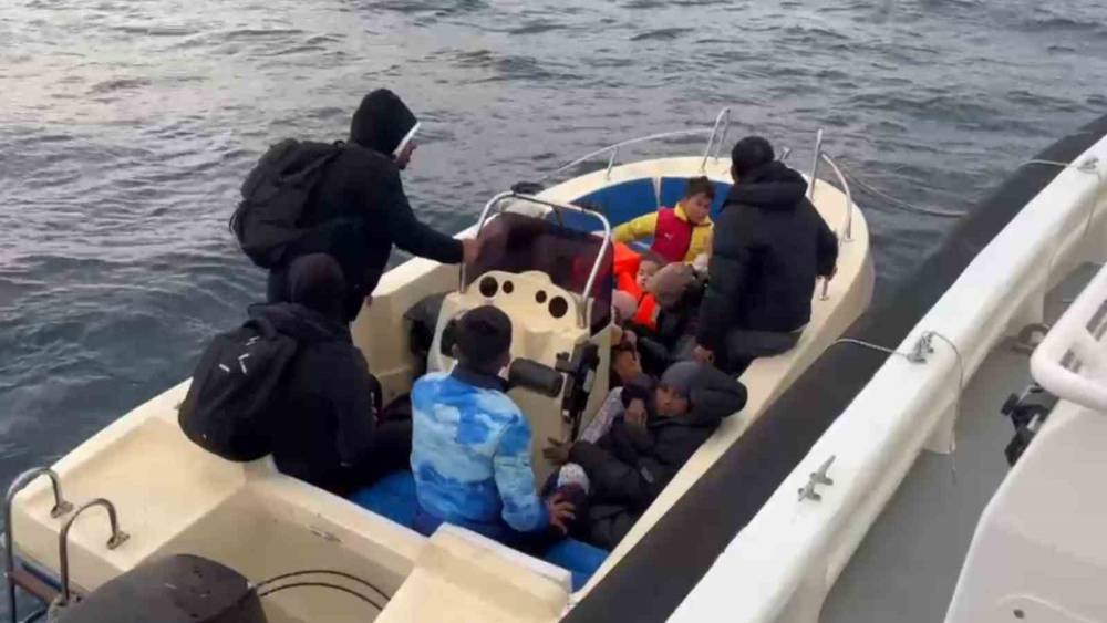 Ayvacık a&ccedil;ıklarında 13 ka&ccedil;ak g&ouml;&ccedil;men ile 2 organizat&ouml;r yakalandı
