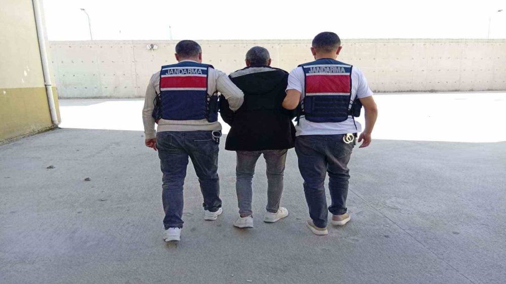 Kesinleşmiş hapis cezalarıyla aranan 2 şahıs yakalandı
